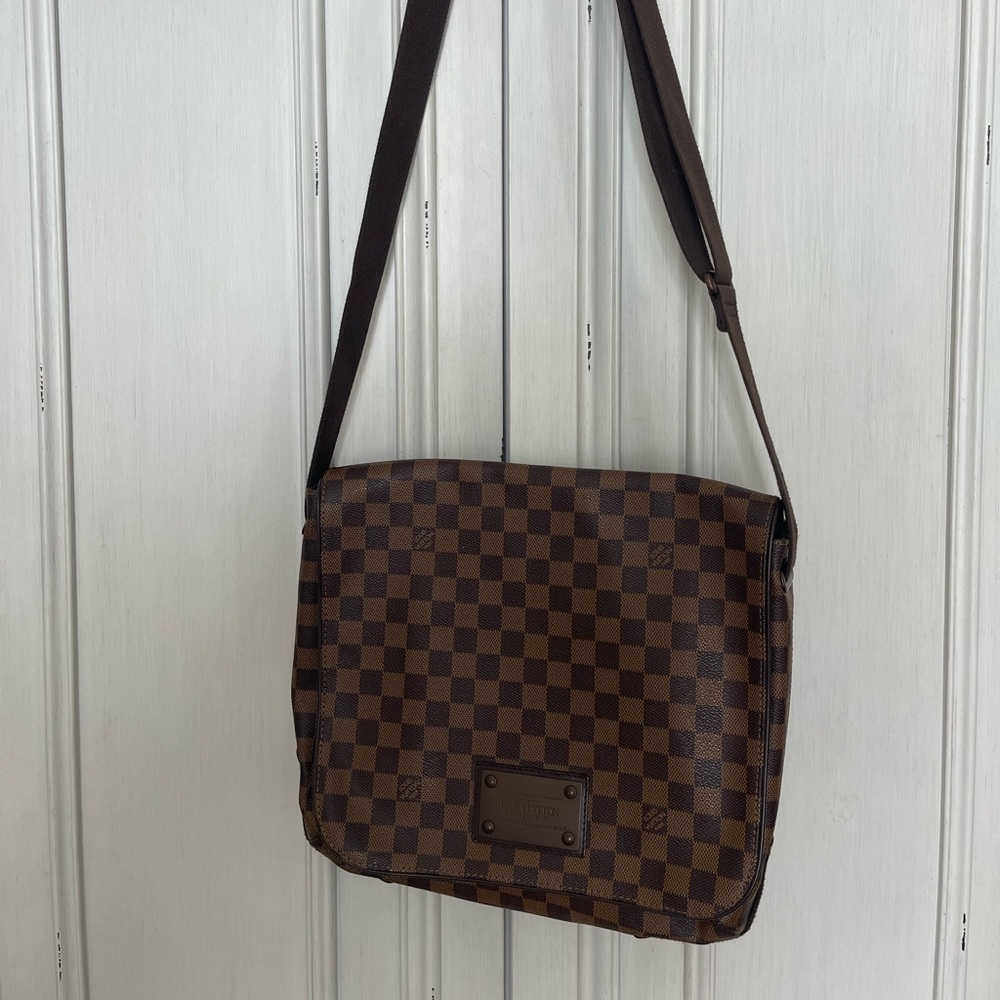 Cross body louis vuitton